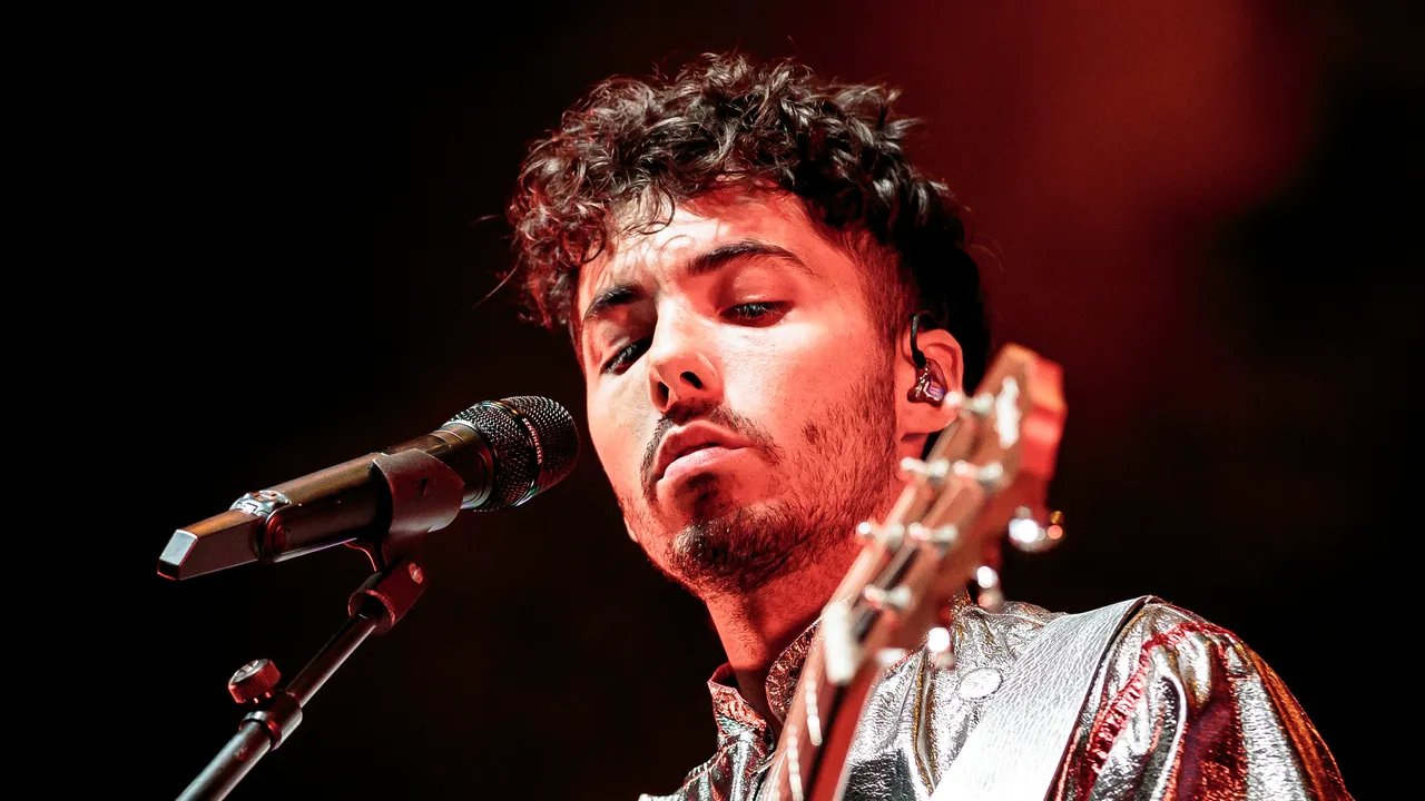 Fulminacci si racconta alla vigilia di Sanremo 2026 nella nostra intervista basata sulle domande più cercate sul web