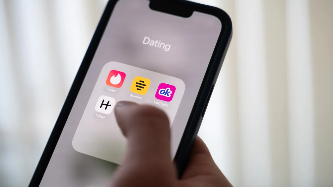 Attenzione alle truffe di San Valentino generate con l’AI, a cascarci sono soprattutto gli uomini over 60