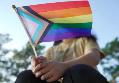 Neuroqueer è un concetto fluido e in evoluzione, che esplora l’intersezione tra identità queer e neurodivergenze