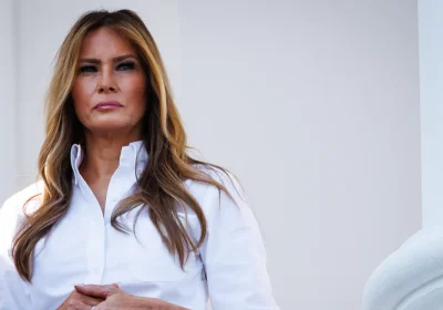 Cosa ci fa Melania Trump in classifica su Amazon? Il romanzo erotico-fantasy supera la realtà (e il documentario)
