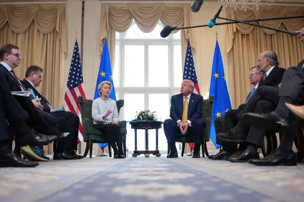 Lo strana alleanza tra big tech, Trump e l’estrema destra contro i diritti digitali in Europa