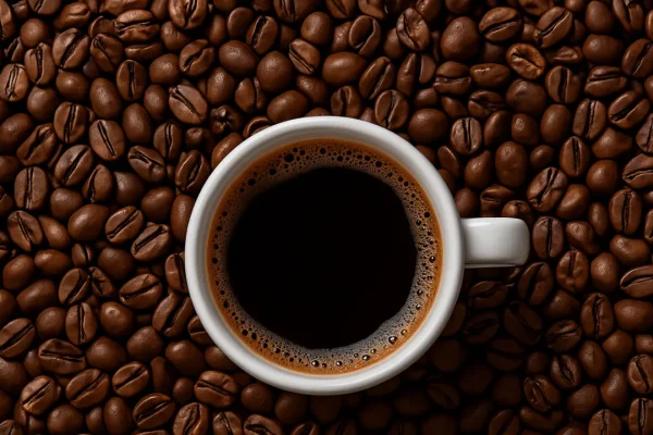 Dovremo accendere un mutuo per bere una tazzina di caffè? La colpa dell’aumento dei prezzi è (anche stavolta) del cambiamento climatico