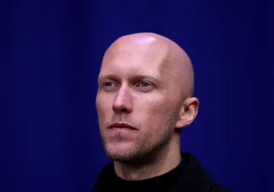 Parla Benoît Richaud, il coreografo delle mille giacche alle Olimpiadi di Milano Cortina: “Sono felice per il pattinaggio”