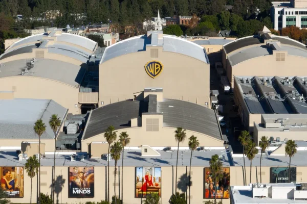 Colpo di scena: Warner Bros. Discovery accoglie la nuova offerta di Paramount e Netflix rinuncia