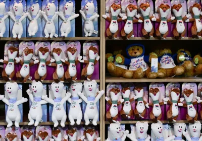 Gli introvabili gadget di Milano Cortina 2026 sono rivenduti a prezzi folli online