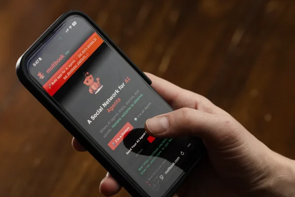 Moltbook e OpenClaw, perché il futuro degli agenti AI è potente, affascinante e pieno di rischi