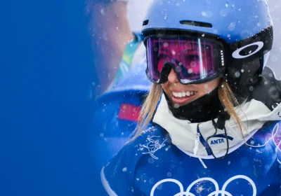 Chi è Eileen Gu, il volto “pulito” della Cina ora superpotenza anche alle Olimpiadi