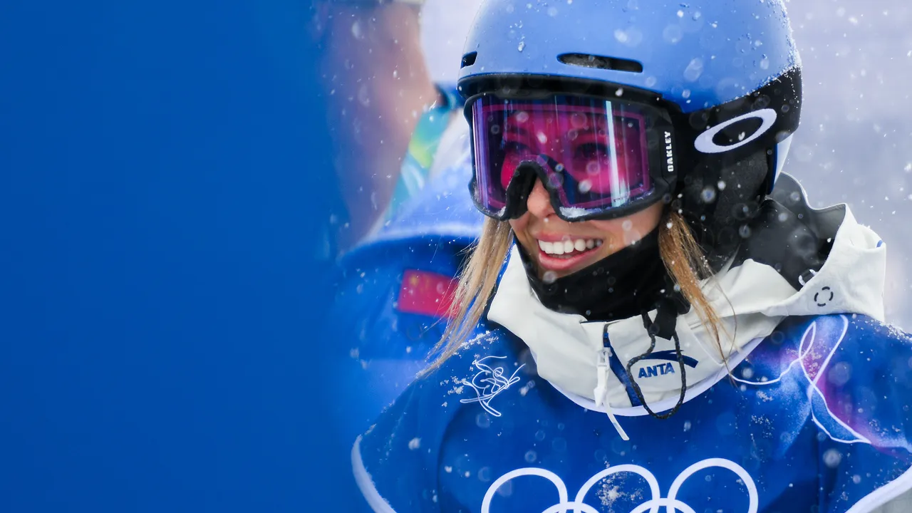 Chi è Eileen Gu, il volto “pulito” della Cina ora superpotenza anche alle Olimpiadi