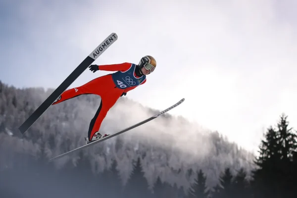 Iniezioni al pene alle Olimpiadi, cos’è questa storia dei filler e perché nel salto con gli sci le dimensioni contano
