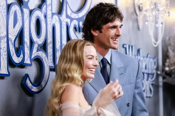 Sulle brughiere di Cime tempestose soffia il vento, ma non arruffa le iPhone face (troppo perfette per essere vere)