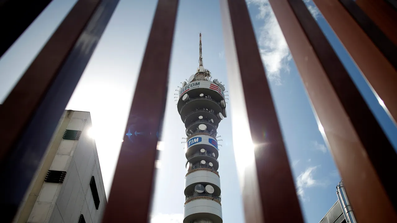 Cosa cambia con le nuove regole per gli abbonamenti alla fibra di casa (e chi ci guadagna)