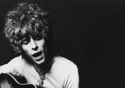 La storia di Ragazzo solo ragazza sola, la canzone di David Bowie che sarà protagonista della serata duetti di Sanremo 2026