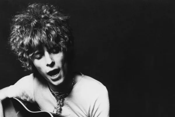 La storia di Ragazzo solo ragazza sola, la canzone di David Bowie che sarà protagonista della serata duetti di Sanremo 2026