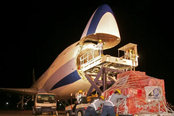 Ora è ufficiale: la tassa europea sui pacchi scatta il 1 luglio. Cosa succederà alla tassa, tutta italiana, da 2 euro?