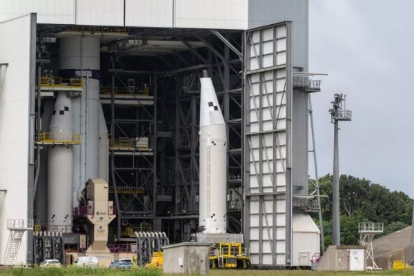 Arianespace potrebbe lanciare il primo razzo spaziale Ariane 6 con booster P160C questa estate