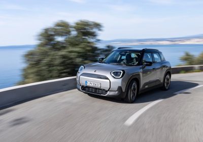 BMW tratta con Bruxelles per liberare Mini Aceman e Cooper dai dazi sulle auto elettriche cinesi
