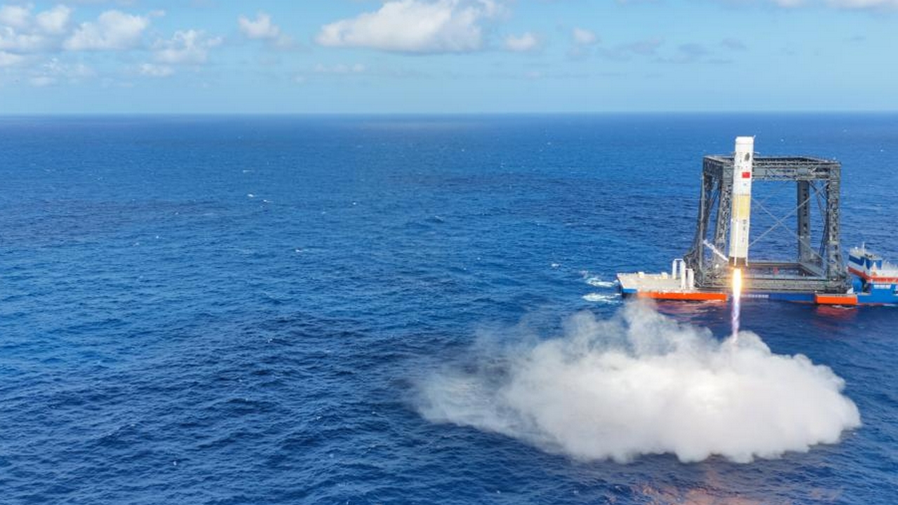 Cina: eseguito il test della navicella Mengzhou per la Luna e del razzo spaziale riutilizzabile Lunga Marcia 10A