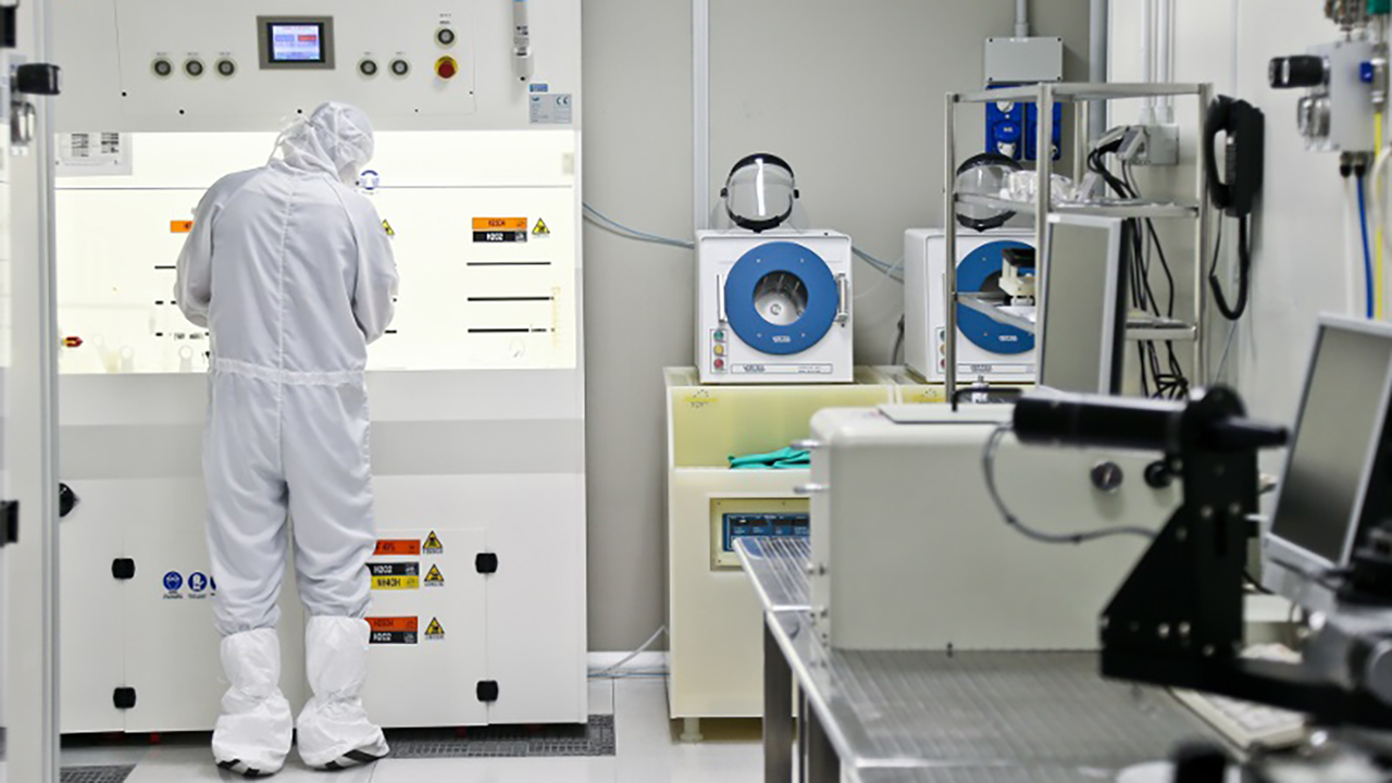 Colpo di STMicroelectronics, un'intesa da miliardi con AWS ridisegna il futuro dei datacenter di Amazon