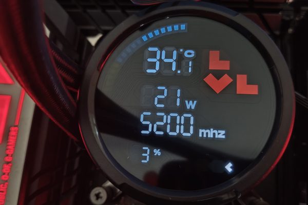Combat Liquid 360 HUD: raffreddamento AIO da 360 mm con display integrato e design modulare