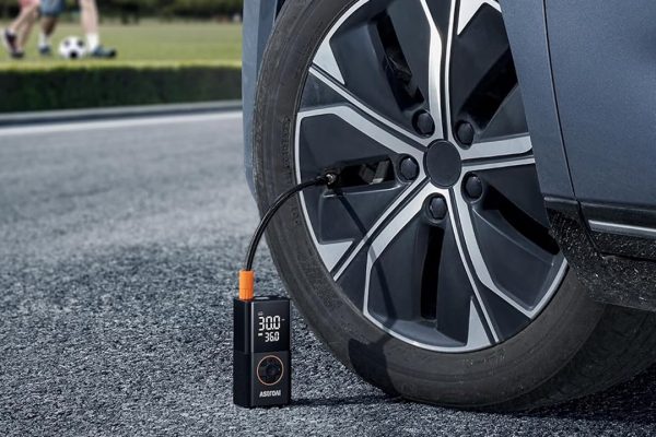 Compressori portatili auto in sconto su Amazon: AstroAI a 18€ sfida Xiaomi Air Compressor 2 a 36,90€