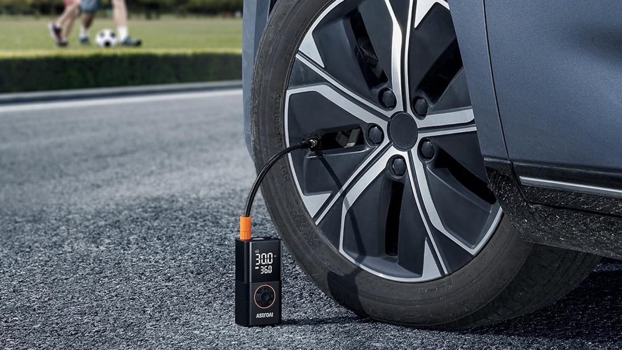Compressori portatili auto in sconto su Amazon: AstroAI a 18€ sfida Xiaomi Air Compressor 2 a 36,90€