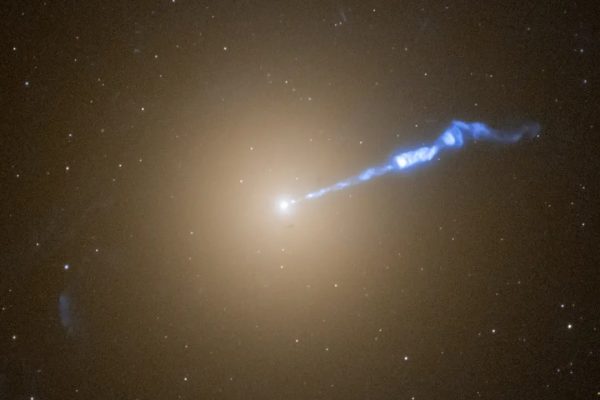 Con l'Event Horizon Telescope si sta studiando la zona da dove nasce il getto relativistico del buco nero M87*