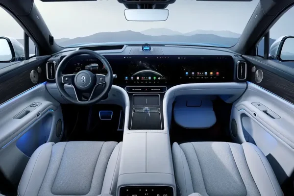 Dopo le maniglie, è il turno dei display: la Cina impone i tasti fisici?