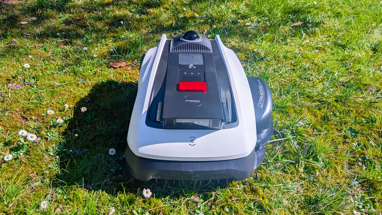 Sta senza pensier: abbiamo provato Ecovacs Goat O1200 Lidar Pro, il robot tagliaerba che fa (quasi) tutto da solo