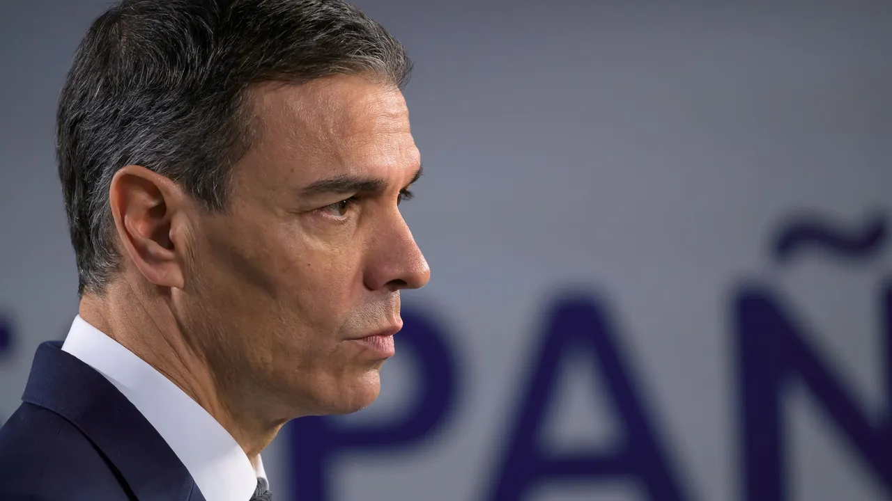 Divieto dei social in Spagna per i minori di 16 anni, l’annuncio di Sánchez ha scatenato la rabbia di Musk