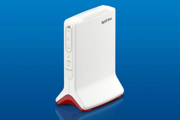 FRITZ!Box 6825 4G sbarca in Italia a 129 euro: il router tascabile che funziona ovunque con un power bank