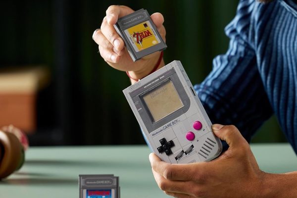 Game Boy LEGO a 45€: il mito Nintendo anni '90 torna in mattoncini, ottimo anche come regalo per la Festa del Papà