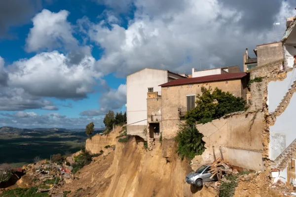 Si può evitare una nuova frana come Niscemi? Sì, per il governo che ha lanciato un sistema di monitoraggio e previsione