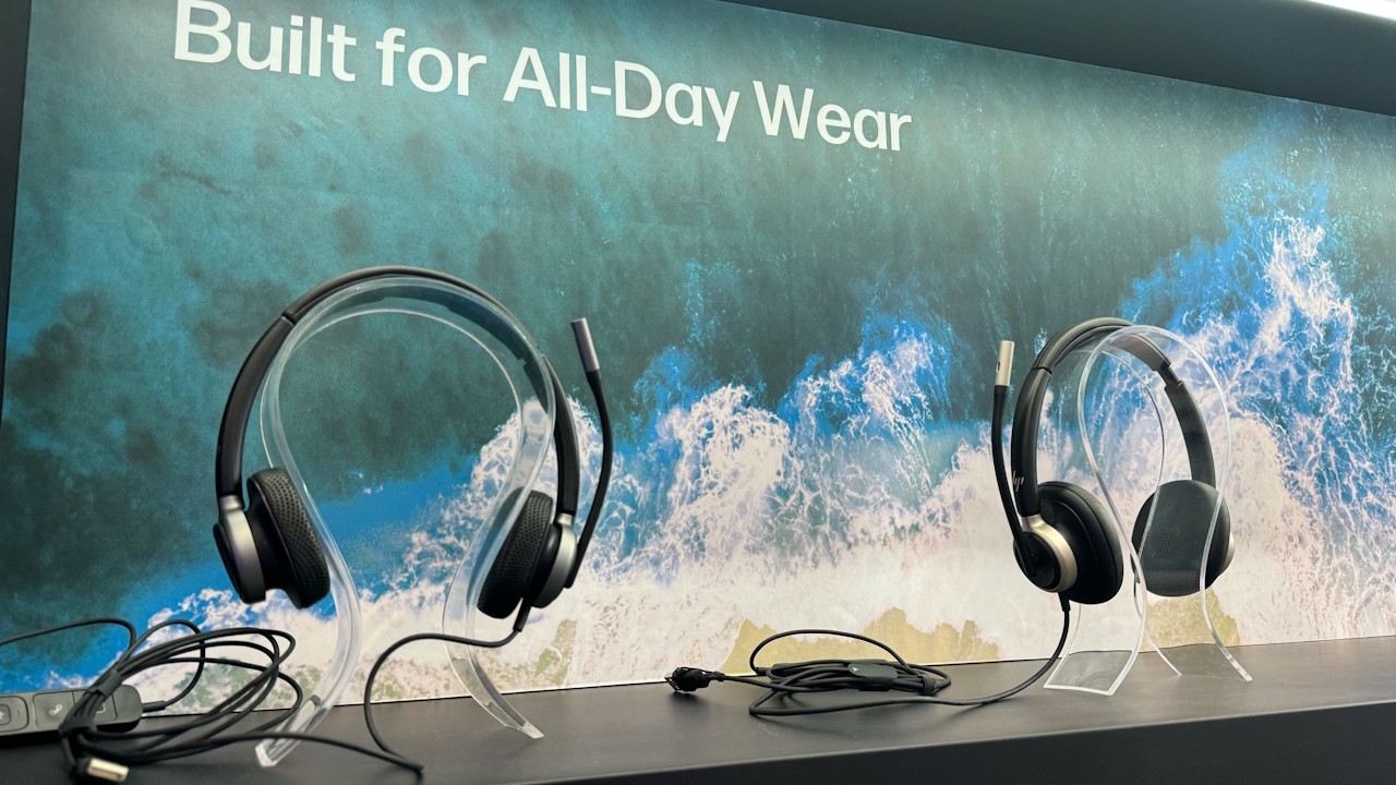 HP e lavoro ibrido: le nuove cuffie Poly Mission e VideoOS 5.0 cambiano audio e video (le abbiamo viste a ISE 2026)