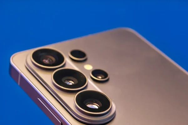 Samsung Galaxy S26, più privacy e prestazioni ma poche novità