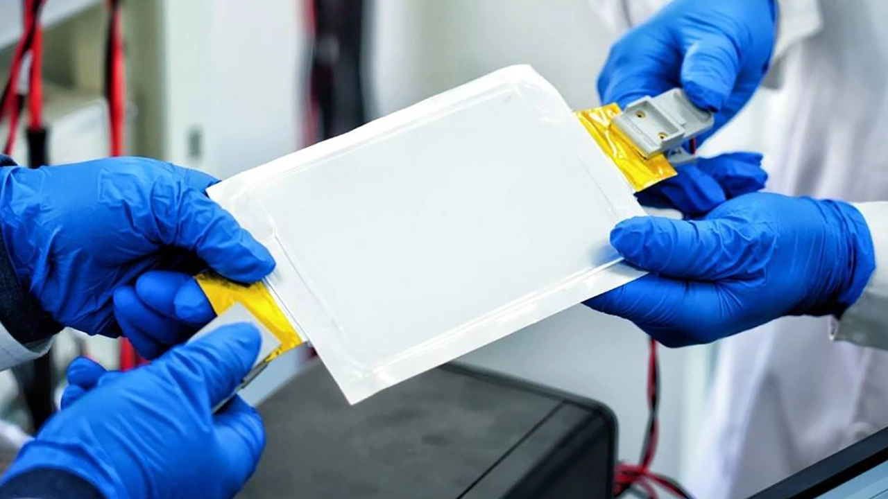 In Cina hanno scoperto come triplicare la densità energetica delle normali batterie al litio