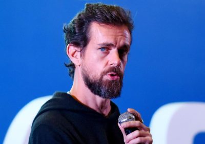 Jack Dorsey taglia il 40% di Block: 4.000 dipendenti a casa, il titolo vola a +20%. La colpa? L'AI