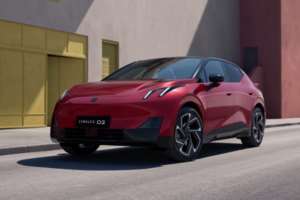 L'assistente vocale interpreta male il comando, l'auto si schianta nel guardrail: il caso Link &amp; Co. è un campanello d'allarme