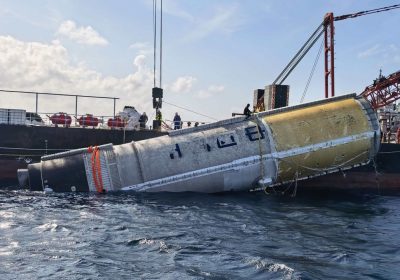 La Cina ha recuperato dal mare il primo stadio del razzo spaziale Lunga Marcia 10A dopo il test con Mengzhou