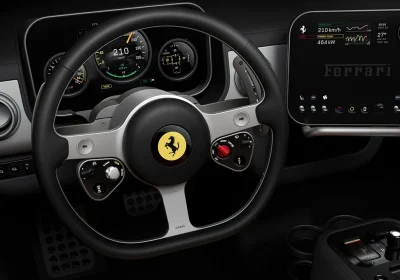 La Ferrari elettrica si chiama Luce: ecco gli interni by Jony Ive | Video