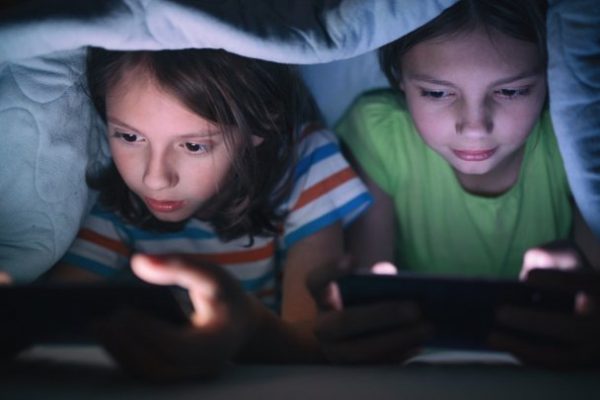 La Germania verso il divieto e il ban dei social per gli under 16