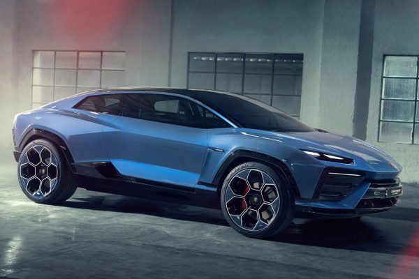 Lamborghini cancella la sua prima auto elettrica: il CEO la chiama 'hobby costoso' e punta tutto sull'ibrido