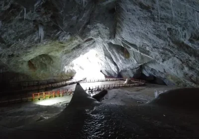 Studiare i batteri congelati da 5mila anni scoperti in una grotta in Romania potrebbe essere un’arma a doppio taglio