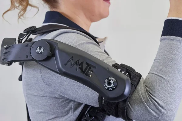 Meno di 3kg per 'diventare' bionici: l'ultima novità di Comau è un esoscheletro passivo