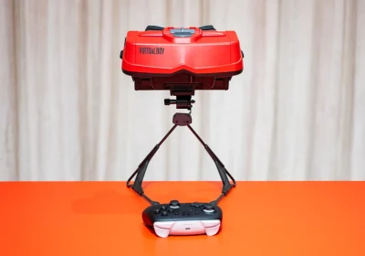 Virtual Boy di Nintendo, abbiamo provato il remake dell’accessorio ed è stato un tuffo nel passato strambo ma divertentissimo