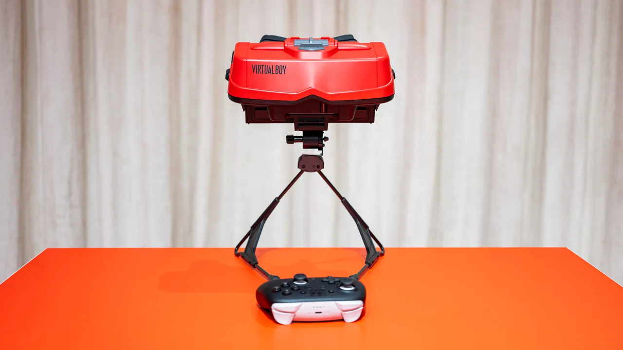 Virtual Boy di Nintendo, abbiamo provato il remake dell’accessorio ed è stato un tuffo nel passato strambo ma divertentissimo