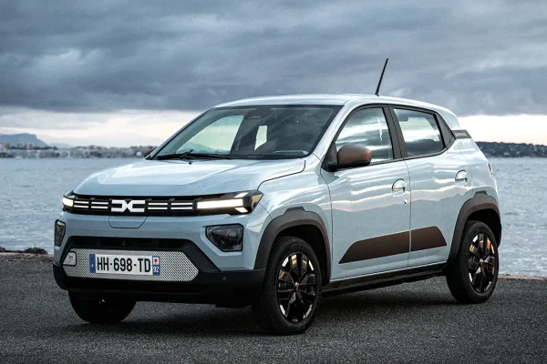 Primo test con Dacia Spring 2026: motore e batteria aggiornati cambiano tutto