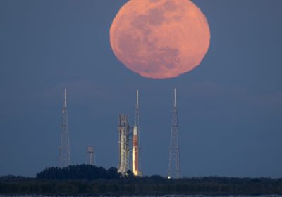 La missione Artemis II con il razzo spaziale NASA SLS e la capsula Orion potrebbe decollare il 2 aprile
