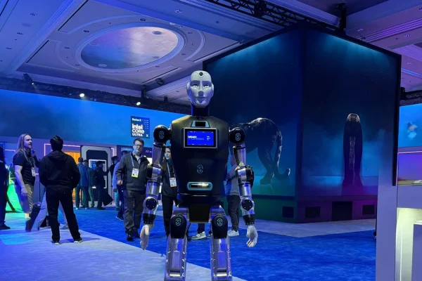 Robot umanoide dal laboratorio alla clinica: la scommessa americana di Oversonic