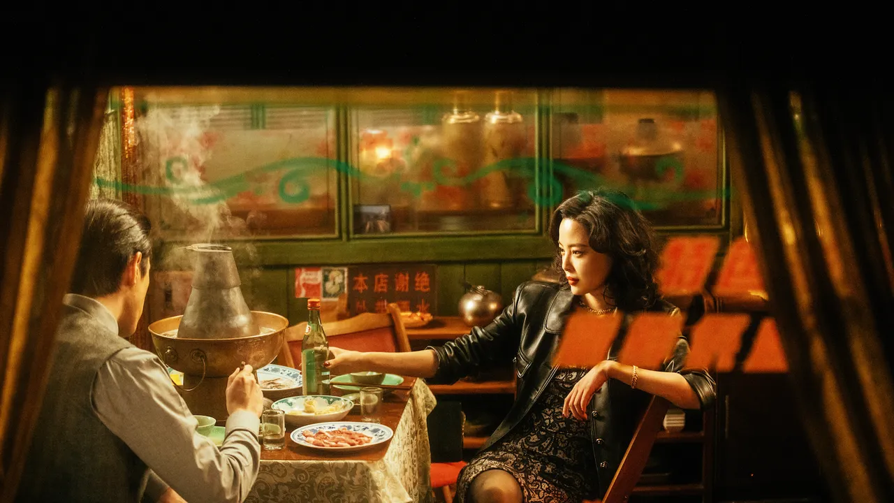 In Blossoms Shanghai, il divino Wong Kar-wai confeziona un sontuoso affresco del boom economico degli Anni ’90