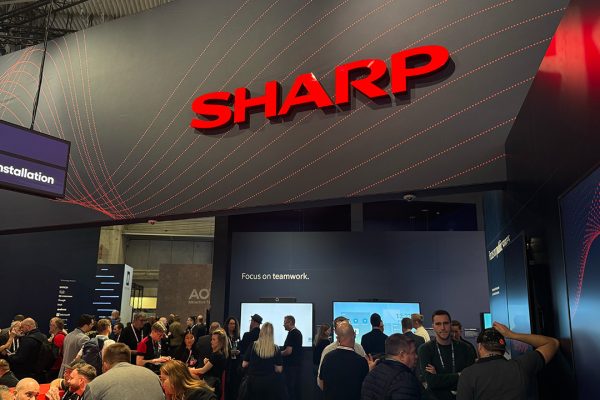 Sharp porta a ISE 2026 i nuovi display interattivi LB3 da 65 a 86 pollici